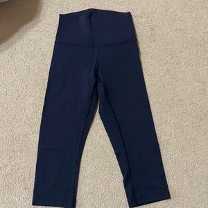 EUC Black Lululemon crop leggings